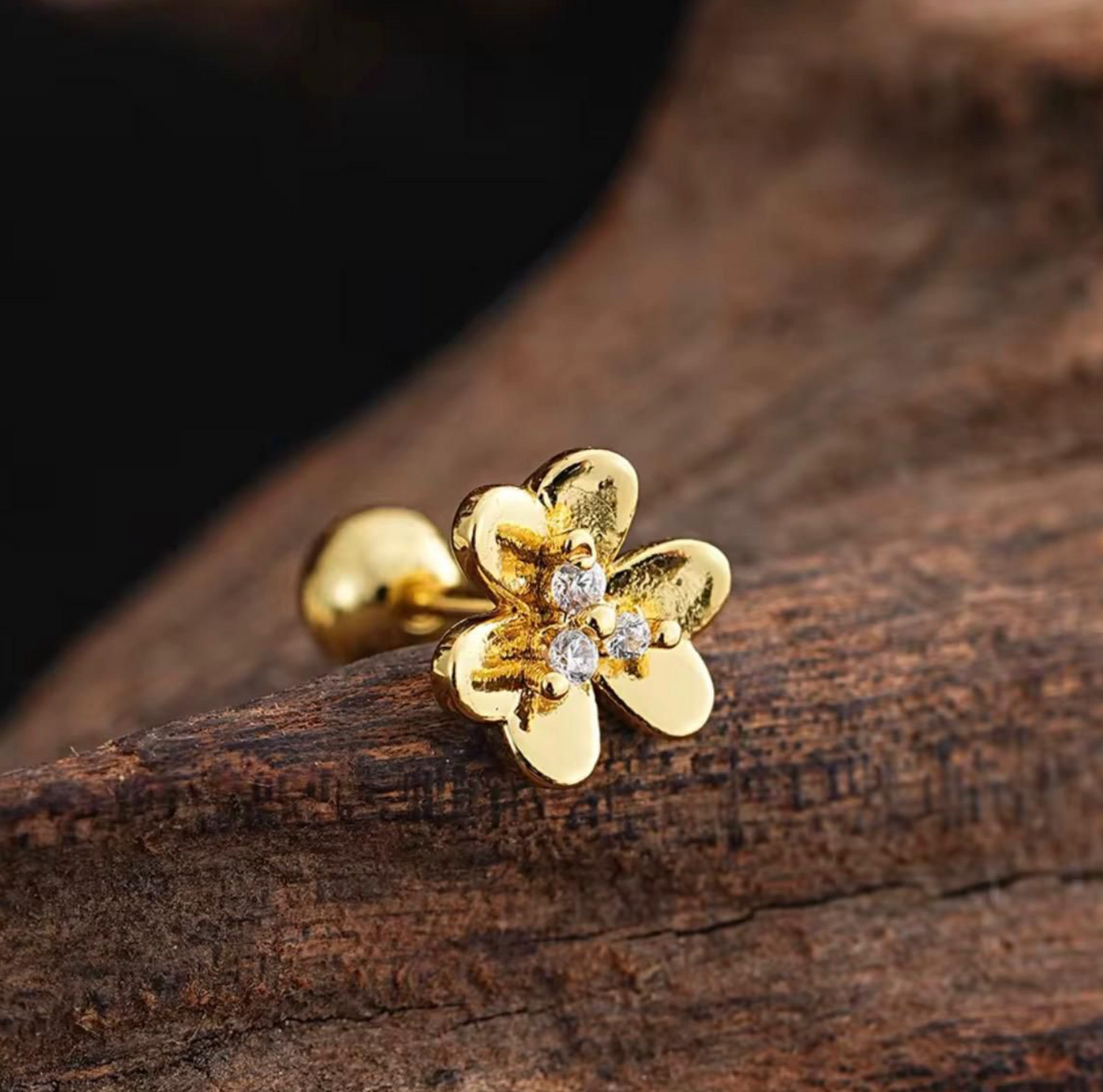 Gold Flower Crystal Stud Earring – Minimalist Floral Cartilage & Helix Piercing Jewelry