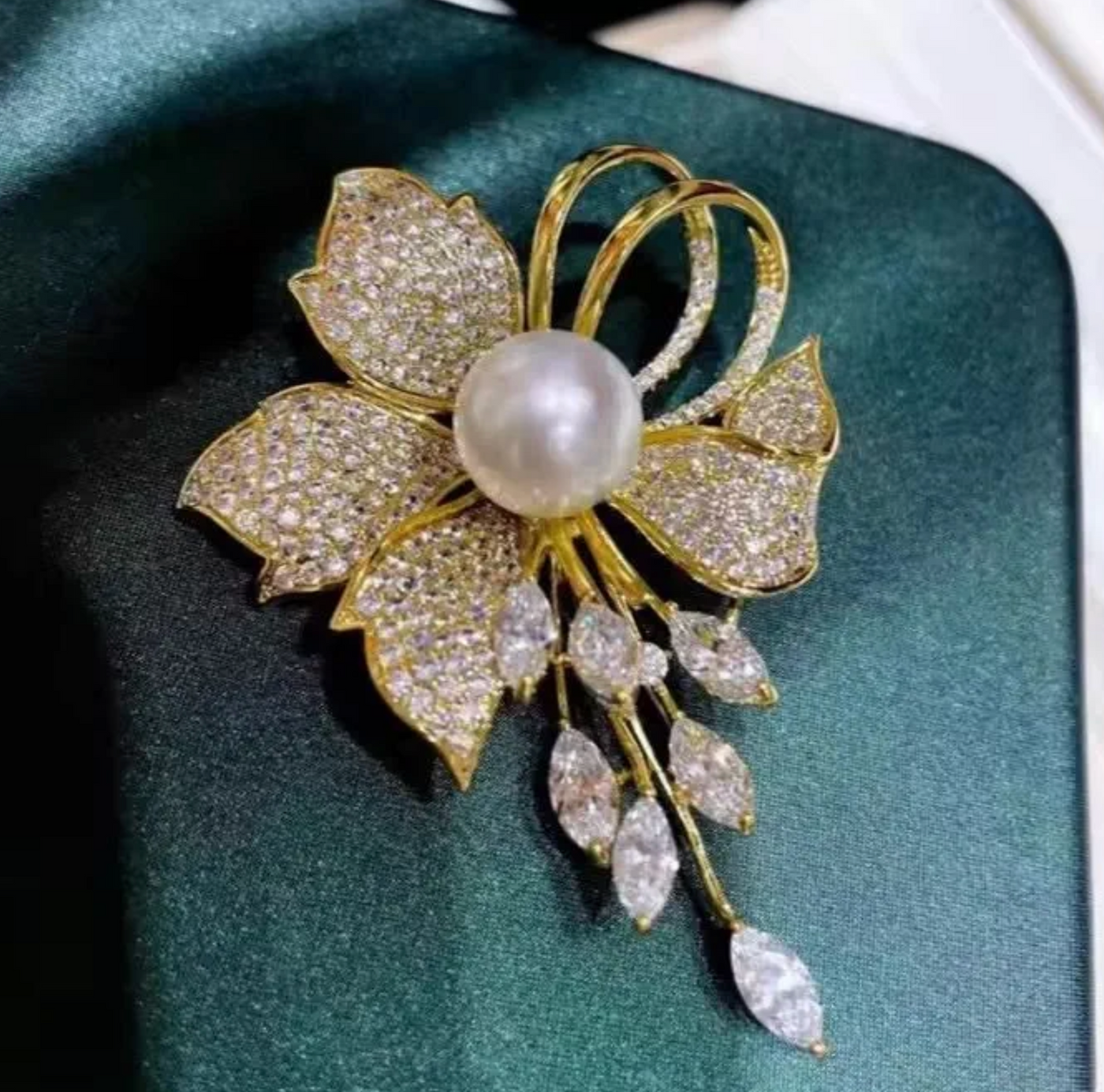 Luxury Pearl Floral Crystal Brooch