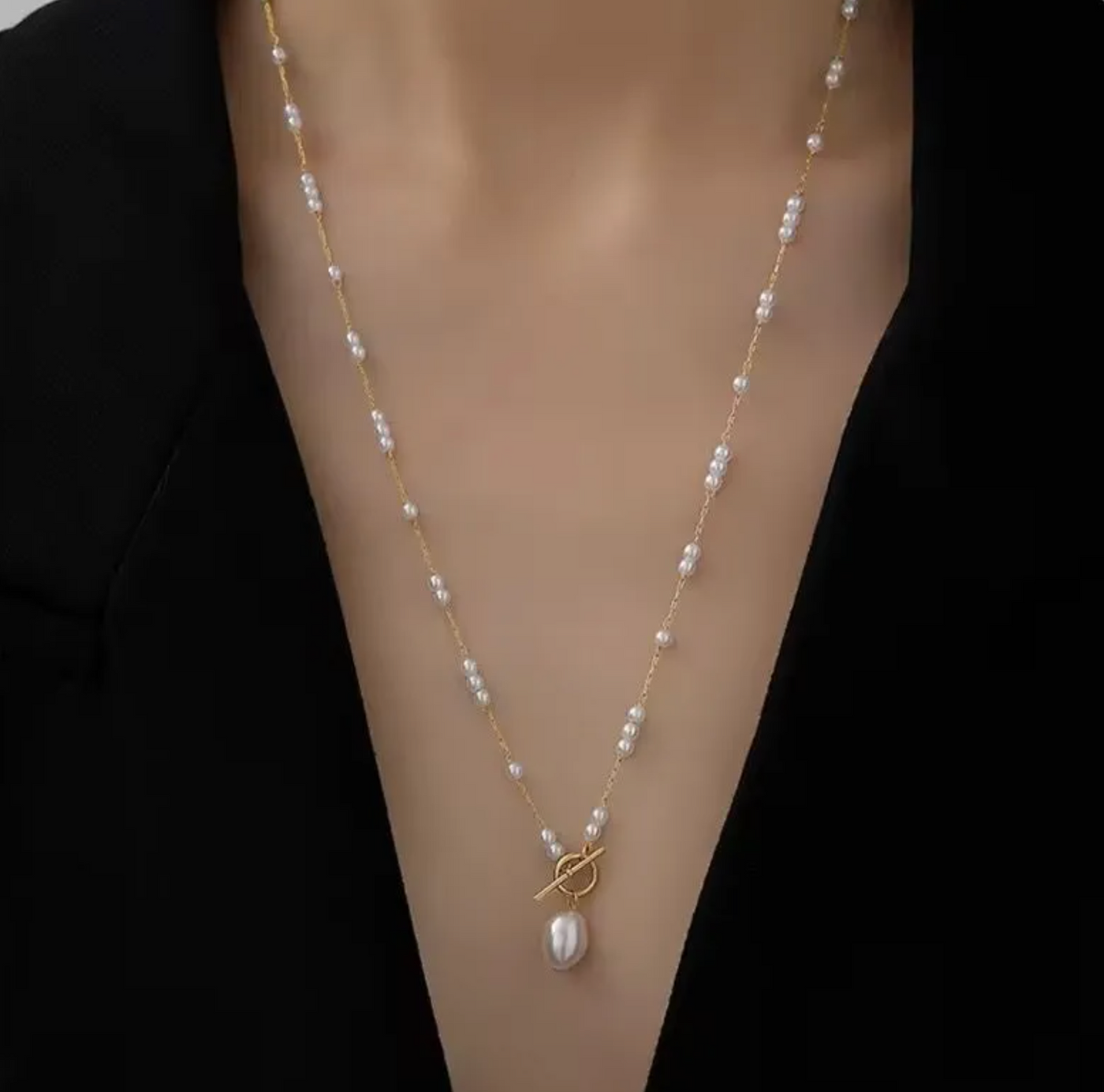 Minimalist Freshwater Pearl Necklace