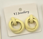Interlocking Circle Statement Stud Earrings