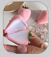 Cute Strawberry Velvet Ring Box – Plush Jewelry Gift Box for Rings, Earrings & Proposal Gifts