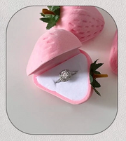 Cute Strawberry Velvet Ring Box – Plush Jewelry Gift Box for Rings, Earrings & Proposal Gifts
