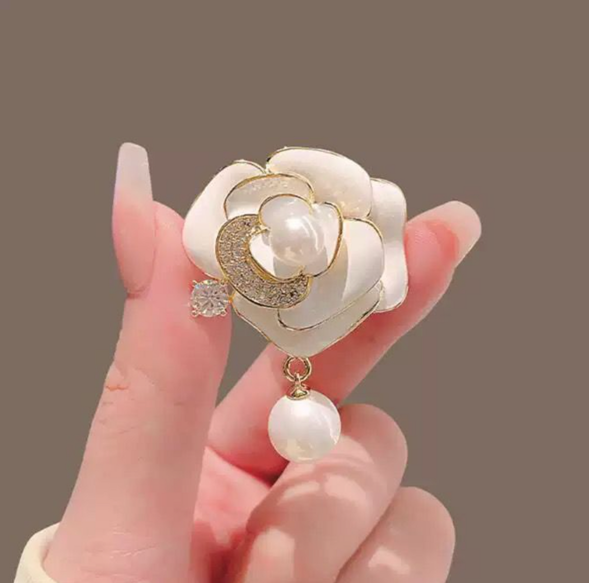 Elegant Pearl Blossom Gold-Plated Brooch
